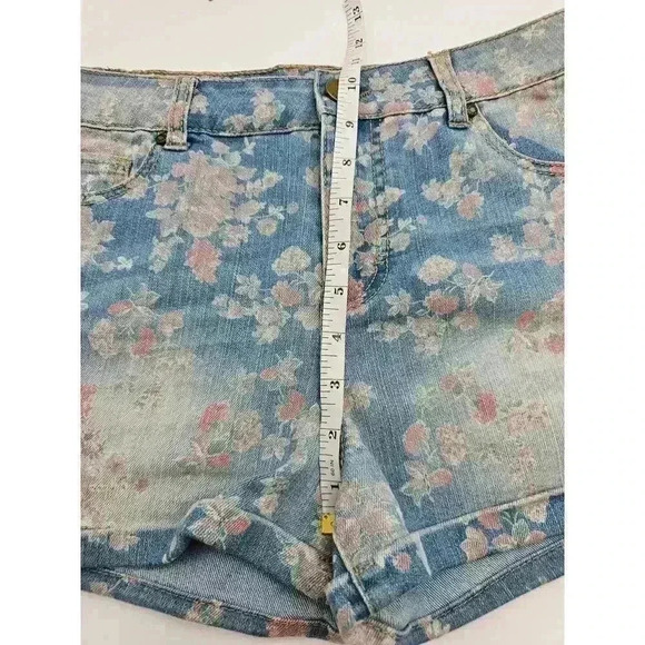 Tinseltown Women's Size 8 High Waist Floral Denim Short NWT - Picture 4 of 6